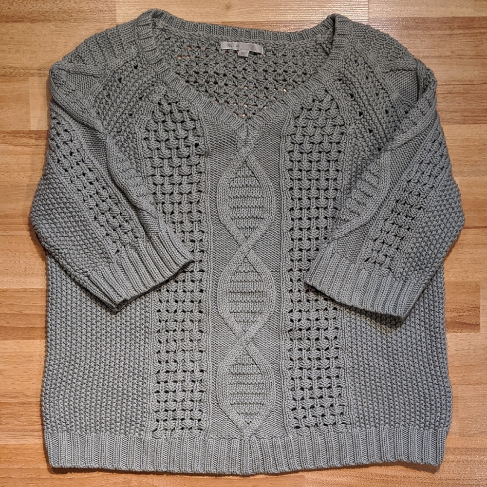 GAP Gray V-Neck Sweater with Intricate Mixed Cable Knit Design